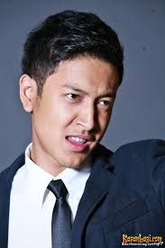 Dimas Anggara adalah aktor asal Jakarta. Yang lahir pada tanggal 10 Septamber 1988. Idolanya adalah Leonardo Dicaprio. - dimas_anggara-20110809-010-kapanlagi