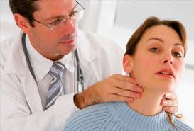 5 cách trị chứng đau cổ họng