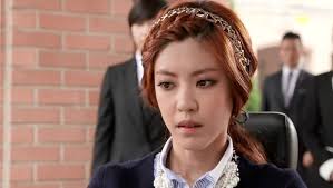 Later, when Jae Shin is on her way to the hospital, she finds Hang Ah waiting ... - jae-shin-doesnt-trust-hang-ah