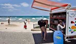 Resultat d'imatges de biblioteca movil playa