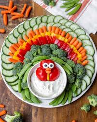 Thanksgiving Turkey Veggie Tray {Fun & Festive!} | Lil' Luna