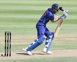 Image of Virat Kohli playing cricket