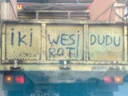 Hasil gambar untuk tulisan lucu di bak truk