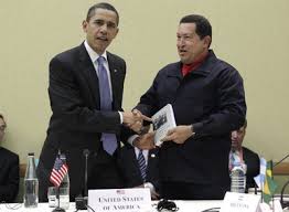 Resultado de imagen para Hugo Chávez le regala a Obama el libro de galeano