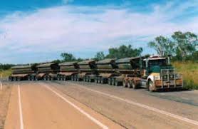 road train australiani truck autoarticolati e autotreni trasporti speciali flotta lunga percorrenza Images?q=tbn:ANd9GcRqVPWtSHFvNHoZwgWWAS-FkKlmq1UTjUKw9MhzKZqenguaCQm6zw