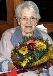 Seit 75 Jahren aktiv im Kirchenchor: Hildegard Lange Foto: Inken Kramer - 23882835