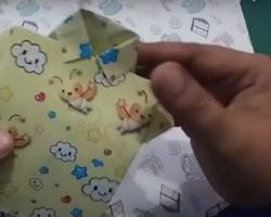 Cara melipat kertas kado dengan bentuk baju