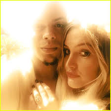 Ashlee Simpson &amp; Evan Ross Beach It Up with His Mom Diana Ross! - ashlee-simpson-engaged-to-evan-ross