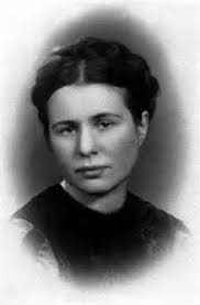 Se le pone el nombre de Irena Krzyzanowska. Su padre era Stanislaw, que era médico de reconocido prestigio, sobre todo por la labor social que desarrollaba. - 2014073111172583955