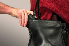 Ξάνθη: Η συμμορία των… τεσσάρων έκλεψε 50ευρώ από τσάντα 28χρόνης!