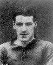 Versatile: A portrait of Liverpool&#39;s Scottish player Donald McKinlay from 1922 - article-2274951-17681CD4000005DC-176_634x766