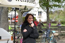 Ina Schäfer zur Ansage der Gewinner im 10 km Lauf - Lehrte - 2063480_web