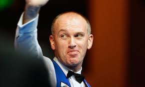 Peter Ebdon waves to the crowd during the 2009 China Open at the Capital Institute of Physical Education in Beijing. Photograph: China Photos/Getty Images - Peter-Ebdon-2009-World-Sn-001
