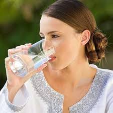 minum Pasti kamu mengira jika air yang kamu minum sekarang akan keluar hari itu juga ternyata air yang kamu minum akan berada di dalam tubuh kamu dan akan ... - minum