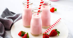 Homemade Strawberry Milk - easy & refreshing - Sugar Salt Magic