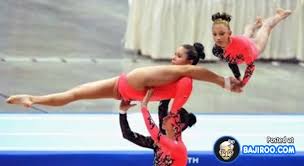 amazing-extreme-acrobatic-gymnastics-poses-positions-people-pics ... via Relatably.com