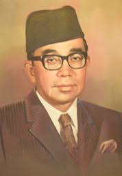 Tun Abdul Razak succeeded Tunku Abdul Rahman as the second Prime Minister of Malaysia, heading the country from 1970 to 1976. Born in Pulau Keladi, ... - TunRazak2nd