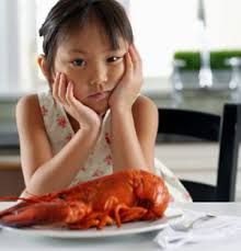Hải sản là thực phẩm tốt nhưng nếu bạn lạm dụng nó khi dùng cho con trẻ sẽ gây hậu quả khó lường. Suy hô hấp vì... tôm, tép - 1211675963.img