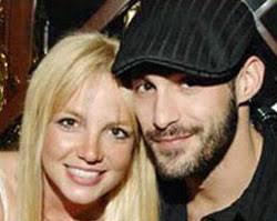 Britney Spears &amp; Isaac Cohen. Isaac Cohen has spoken out about his relationship with Britney Spears, alluding to the star&#39;s low self-esteem. - xin_350204131004673128766