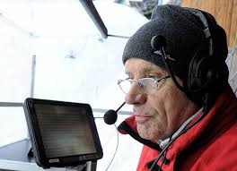 Hans-Reinhard Scheu hat über 14 Olympische Spiele berichtet. Er beobachtete, wie sich im TV-Journalismus das Gewicht ... - 26564708