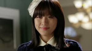 Hang Ah returns to her room and sees Jae Shin waiting for her. - hang-ah-smiles-at-jae-shin