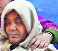 Wailing mother of Mudasir Ahmad Malla. Pulwama tense over death of Kashmiri student in Hyderabad Srinagar/Anantnag, March 3 - jk1