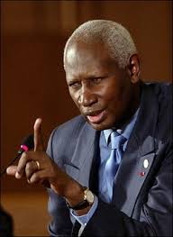 AFP - Le président de l&#39;Organisation internationale de la Francophonie (OIF), Abdou Diouf, s&#39;est élevé vendredi contre le projet de réforme de l&#39;audiovisuel ... - abdoudiouf_SG_2
