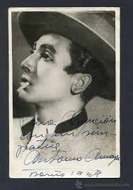 *Antonio Amaya* Autografo sobre foto anonima 11,7x17,9 cms. dedicada y firmada Barcelona 1949. Fotografia sin roturas pero de aspecto fatigado. - 193673