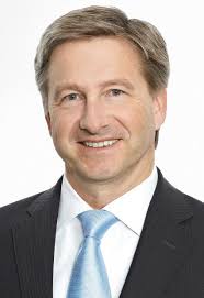Dr. <b>Axel Stepken</b>, Vorsitzender des Vorstandes der TÜV SÜD AG. - 186412-preview-pressemitteilung-tuev-sued-ag-tuev-sued-auf-wachstumskurs-deutlicher-anstieg-von-umsatz-gewinn-bilanz-2010-1-55-milli
