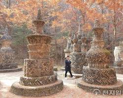 대전 동구 상소동 산림욕장 돌탑, AI로 생성