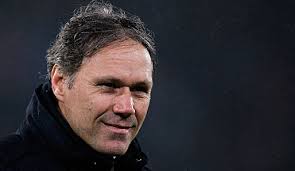 Trainer Marco van Basten vom SC Heerenveen steckt sich hohe Ziele.