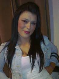 MANCHESTER – Una escort inglese di 23 anni, Kristy Edmondson, di Manchester, è stata arrestata dopo aver postato un selfie insieme al cadavere di un suo ... - kristy1-225x300