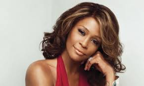 Como todo el mundo sabe a estas alturas, anoche falleció Whitney Houston, considerada la “reina negra del pop”. Igual que sucedió tras la muerte de Michael ... - Whitney_Houston