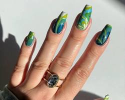 Water marbling nail art