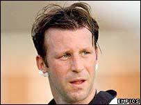 Dirk Lehmann has played for Motherwell, Hibs and Fulham. Dirk Lehmann is to have further talks with Linfield - _39137800_dirk_lehmann_emp_203