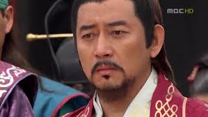 Dae So trimite dupa Ju Mong si cere sa-l convinga pe Mo Pal Mo sa produca mai multe sabii de otel, iar in situatia in care va refuza, ii ordona lui Ju Mong ... - 292