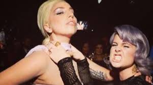 TV-Lady Kelly Osbourne (29) und Sängerin Lady Gaga (27) haben sich bei der Oscar-Afterparty von Popstar Elton John endlich vertragen. - 345959-ae074a5692dfb7c26aae5147e52ceb40