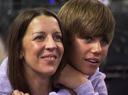 ... Sohn seit der Trennung von Justins Vater, Jeremy Bieber, alleine groß.
