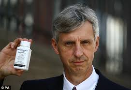 Ms Stewart&#39;s father, Dr Alan Stewart, holds a bottle of the drug that killed - article-0-05D13FDB000005DC-441_468x321