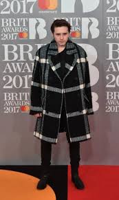 Resultado de imagem para looks brits awards 2017