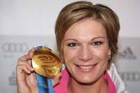 2 mal Gold. Maria Riesch zeigte im alpinen Bereich allen, wer Chef im Ring <b>...</b> - Maria_Gold_Superkombi_2010