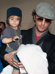 Levi Alves McConaughey Pictures - Matthew McConaughey and Family ... - McConaughey+men+in+hats+yF2LxwZAMPAl