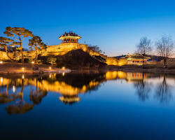 수원 화성 행궁 야경 사진, AI로 생성