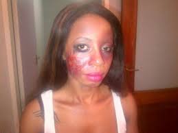 Controversial South African singer and actress Kelly Khumalo just tweeted a photo of herself whereby she is badly bruised up all over her face on twitter, ... - Kelly-Khumalo-beaten-up-e1353340004619