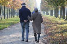 Résultats de recherche d'images pour « old couple holding hands image »
