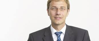 Online befragte den Bereichsleiter Anlageberatung, Dr. <b>Olaf Jäger</b>-Roschko, <b>...</b> - Jaeger-Roschko_Comdirect