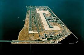 Resultado de imagen para fotos del Aeropuerto Internacional de Kansai en Japón en el medio del mar
