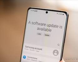 Android smartphone with an update notification