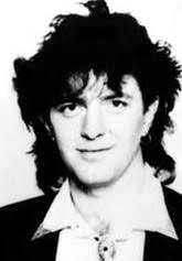 John McGeoch døde 4. mars 2004. Både gitaristene Johnny Marr (The Smiths), The Edge (U2), ... - john_mcgeoch
