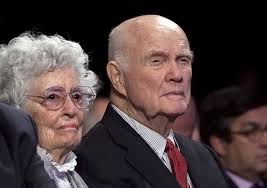 Retired astronaut and former U.S. Senator John Glenn and his wife Annie Glenn attend the ... - John%2BGlenn%2BWorld%2BLeaders%2BPolitics%2BFinance%2BSkJZP0erct3l